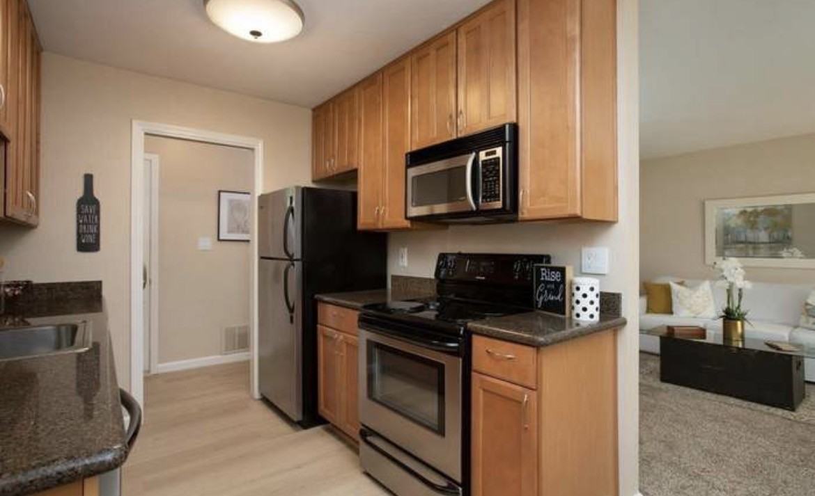 829 Division St #B - Photo 6 of 15