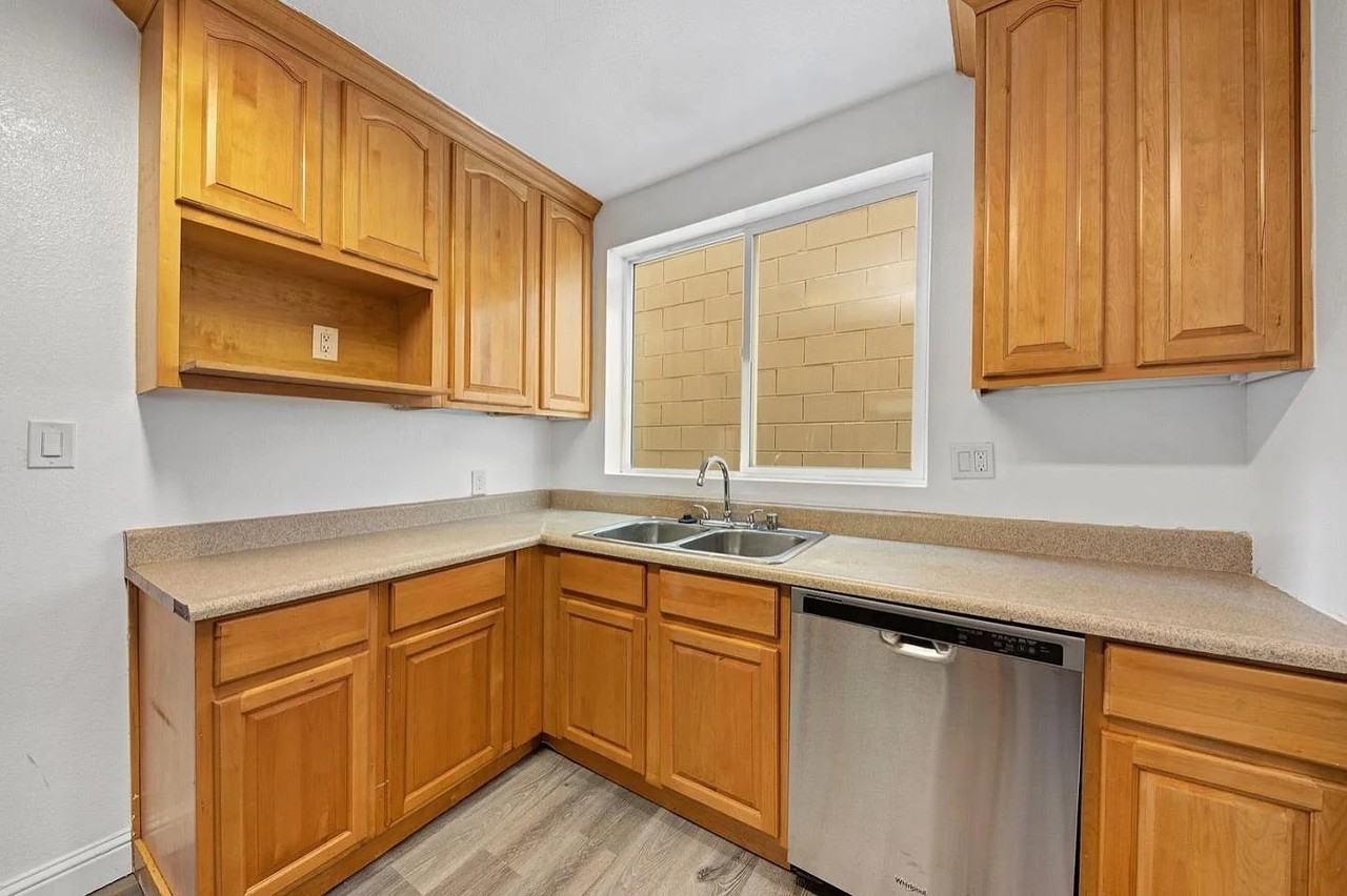 111 S Claremont St - Photo 5 of 9