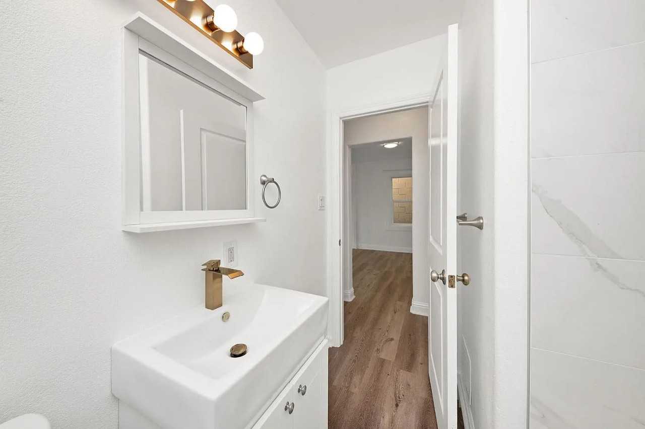 111 S Claremont St - Photo 6 of 9