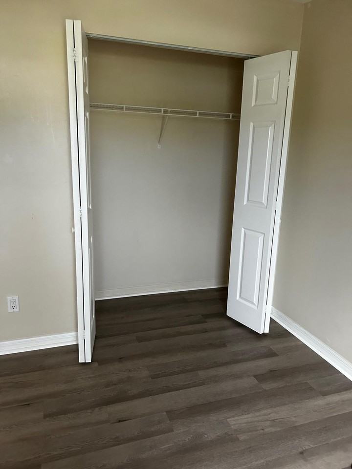 512 Se 6th St #1 - Photo 3 of 14