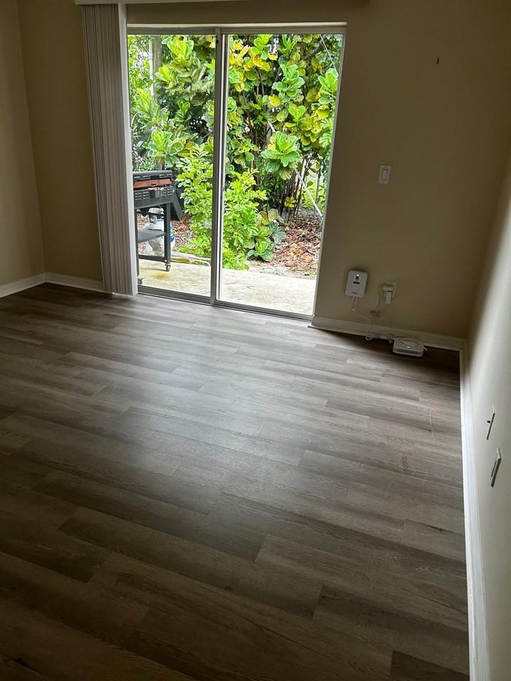 512 Se 6th St #1 - Photo 4 of 14