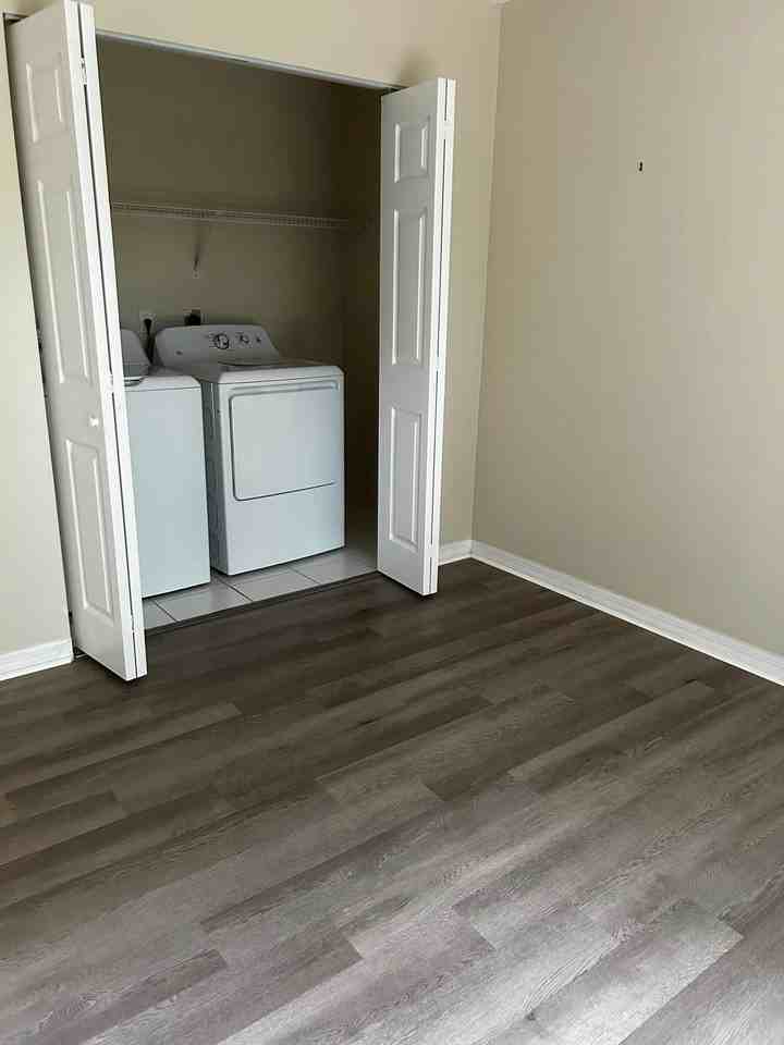 512 Se 6th St #1 - Photo 5 of 14