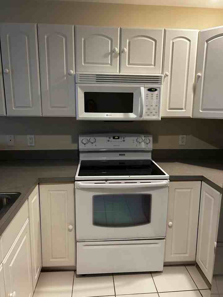 512 Se 6th St #3 - Photo 2 of 13