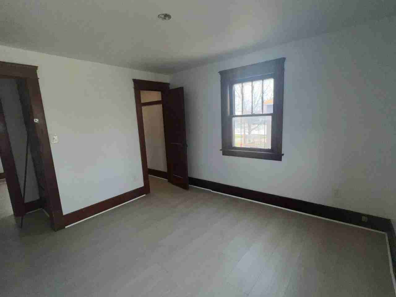 1055 W 12th St - Photo 3 of 8