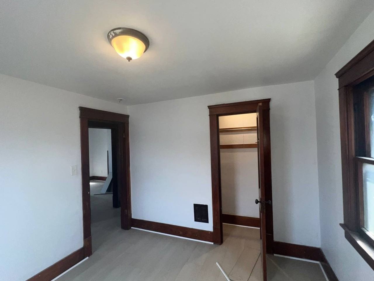 1055 W 12th St - Photo 4 of 8