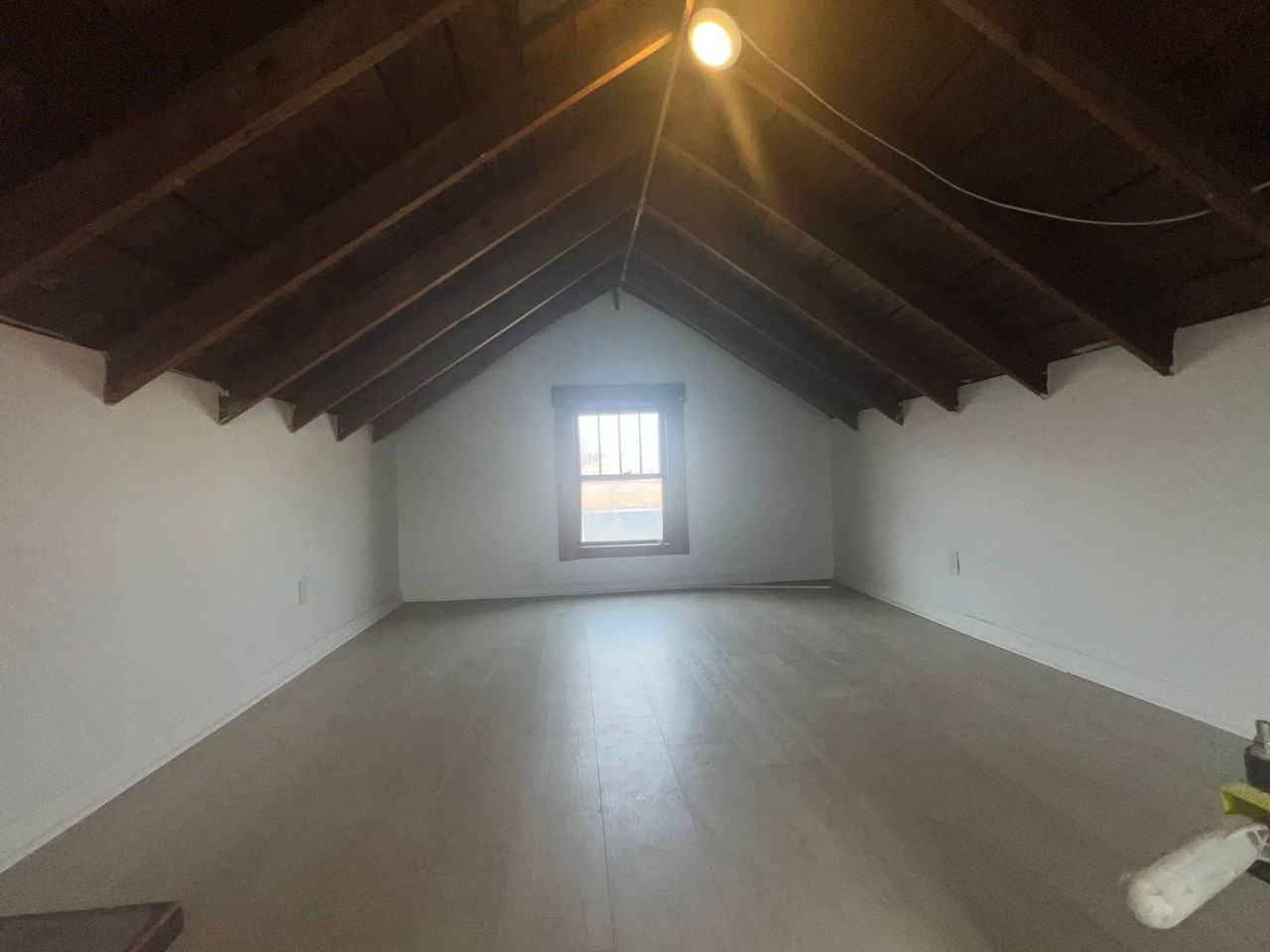 1055 W 12th St - Photo 5 of 8