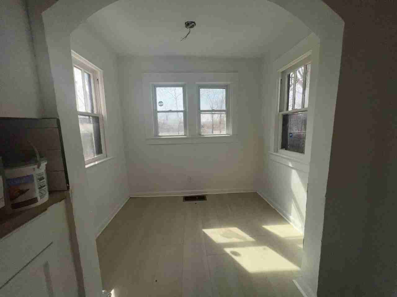 1055 W 12th St - Photo 6 of 8