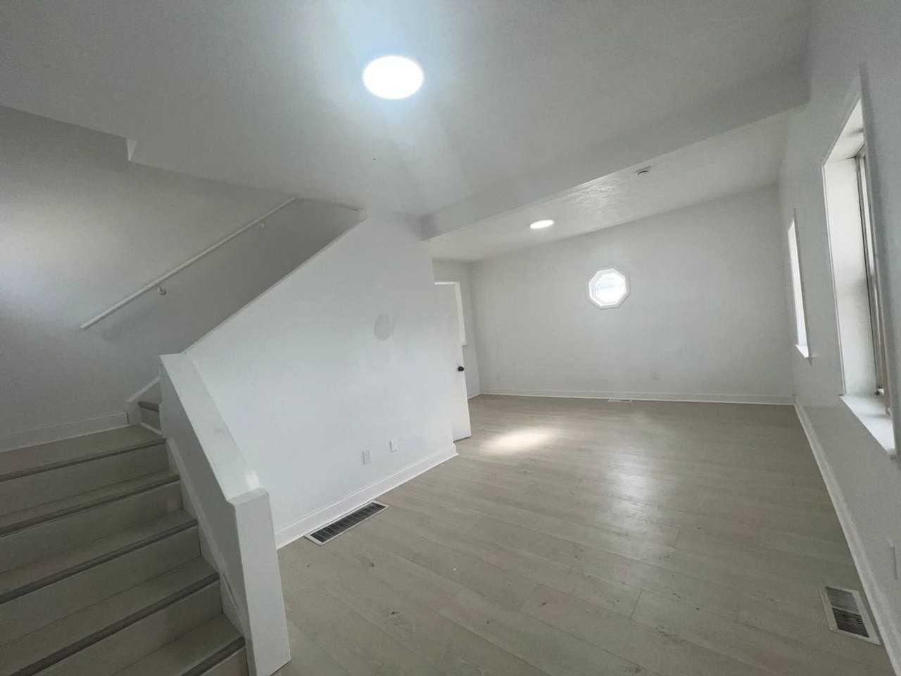 121 Monroe St - Photo 3 of 13