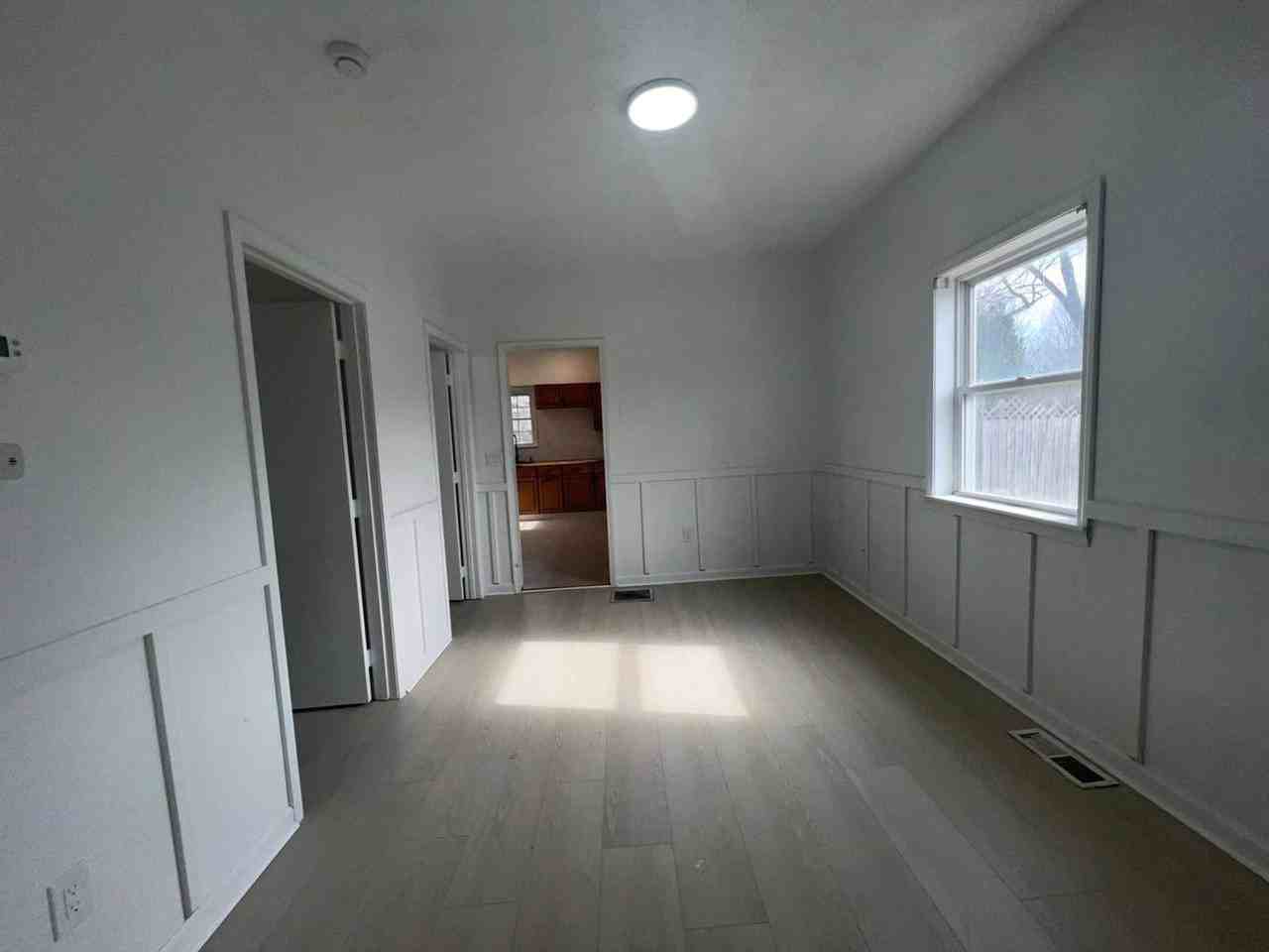 121 Monroe St - Photo 5 of 13