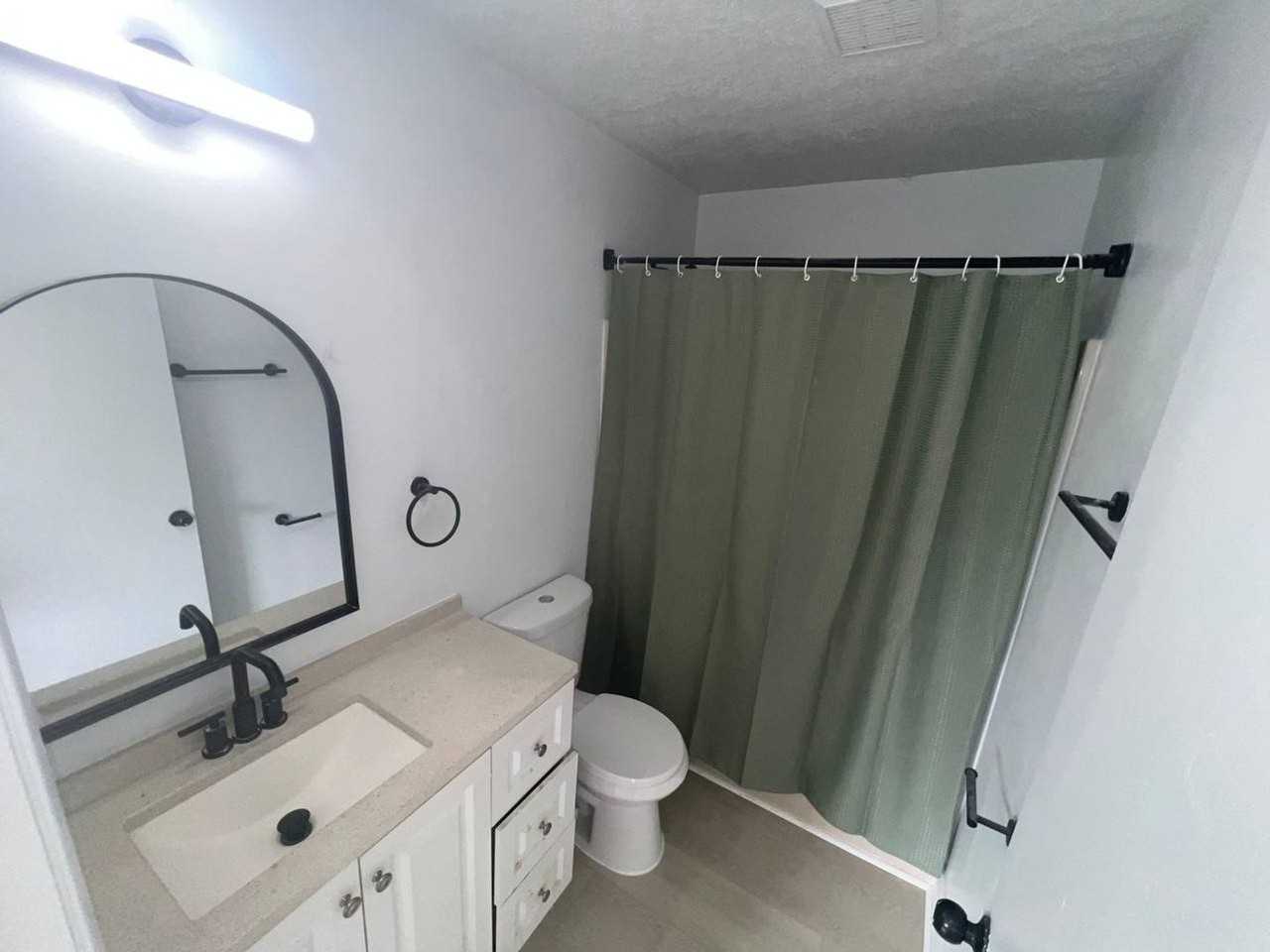 121 Monroe St - Photo 7 of 13