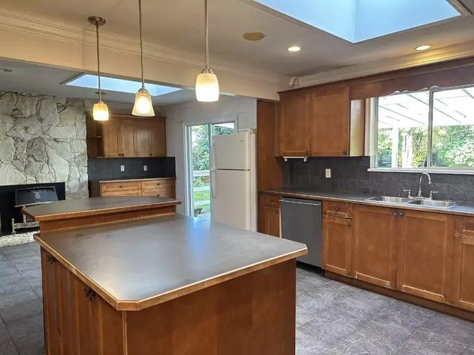 16909 23 Ave - Photo 3 of 22