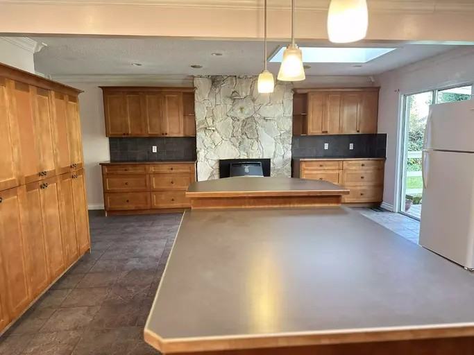 16909 23 Ave - Photo 4 of 22