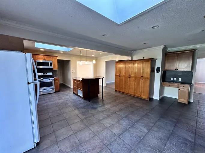 16909 23 Ave - Photo 5 of 22