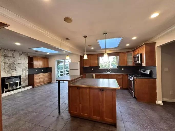 16909 23 Ave - Photo 6 of 22