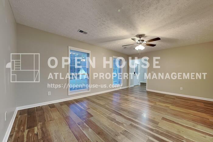 1570 Rose Pointe Dr - Photo 4 of 24