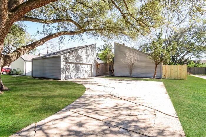 15907 Red Willow Dr