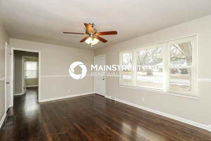 11805 Lawndale Ave - Photo 6 of 17