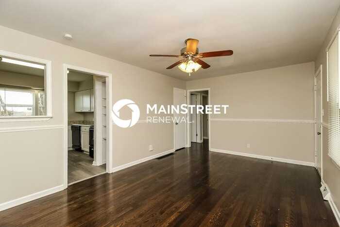 11805 Lawndale Ave - Photo 7 of 17