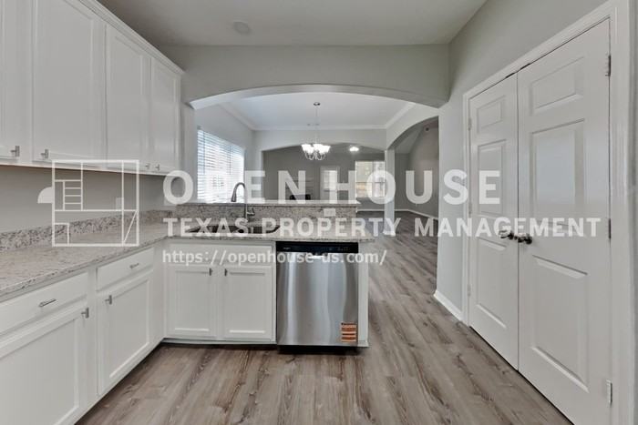 19119 Sprintwood Ct - Photo 5 of 23