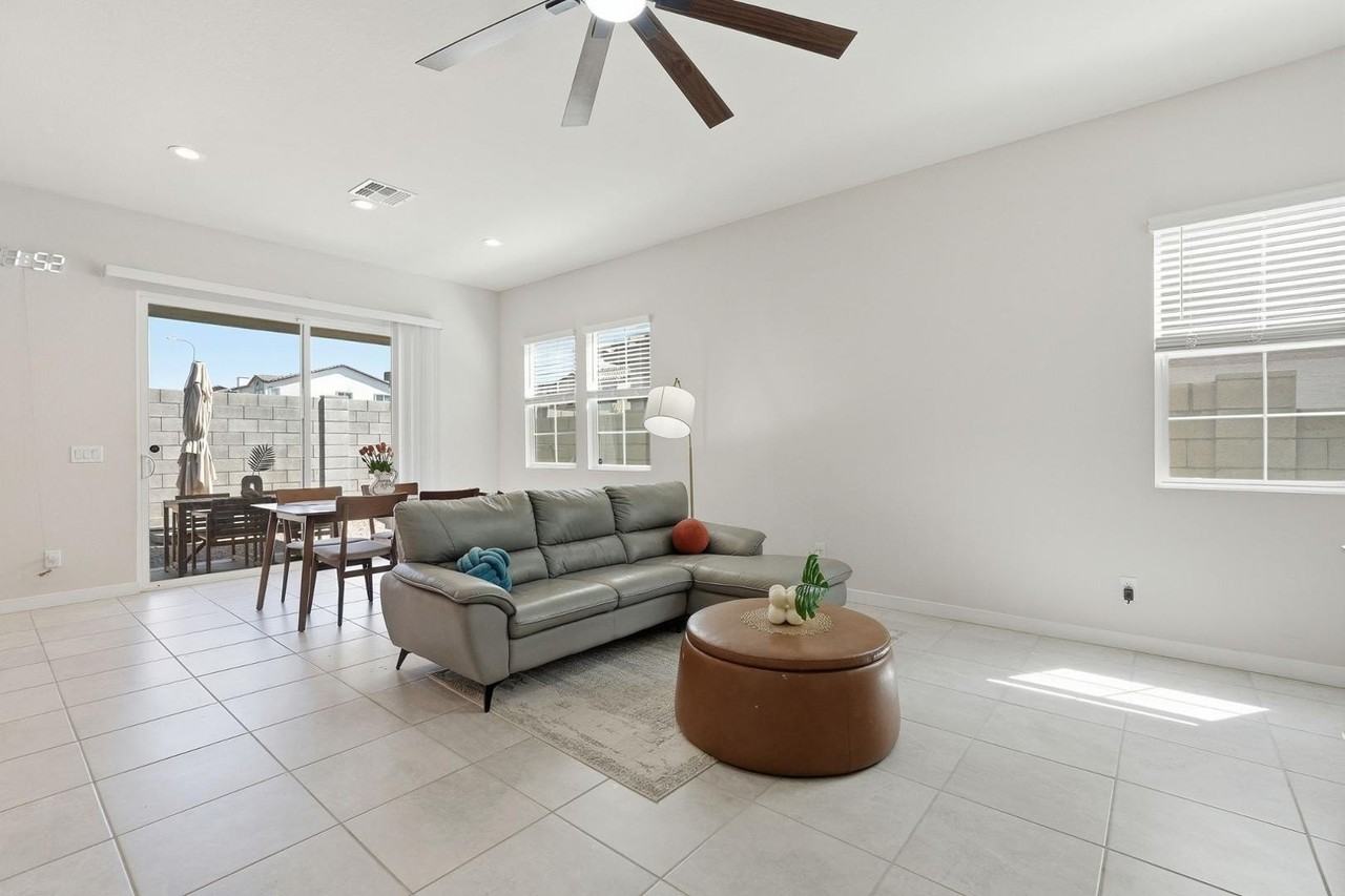 1521 S Senate St - Photo 3 of 42