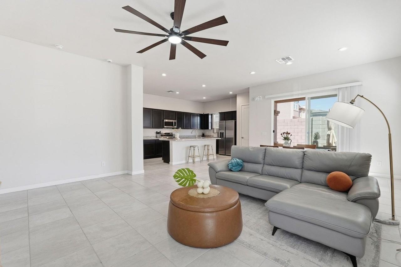 1521 S Senate St - Photo 4 of 42