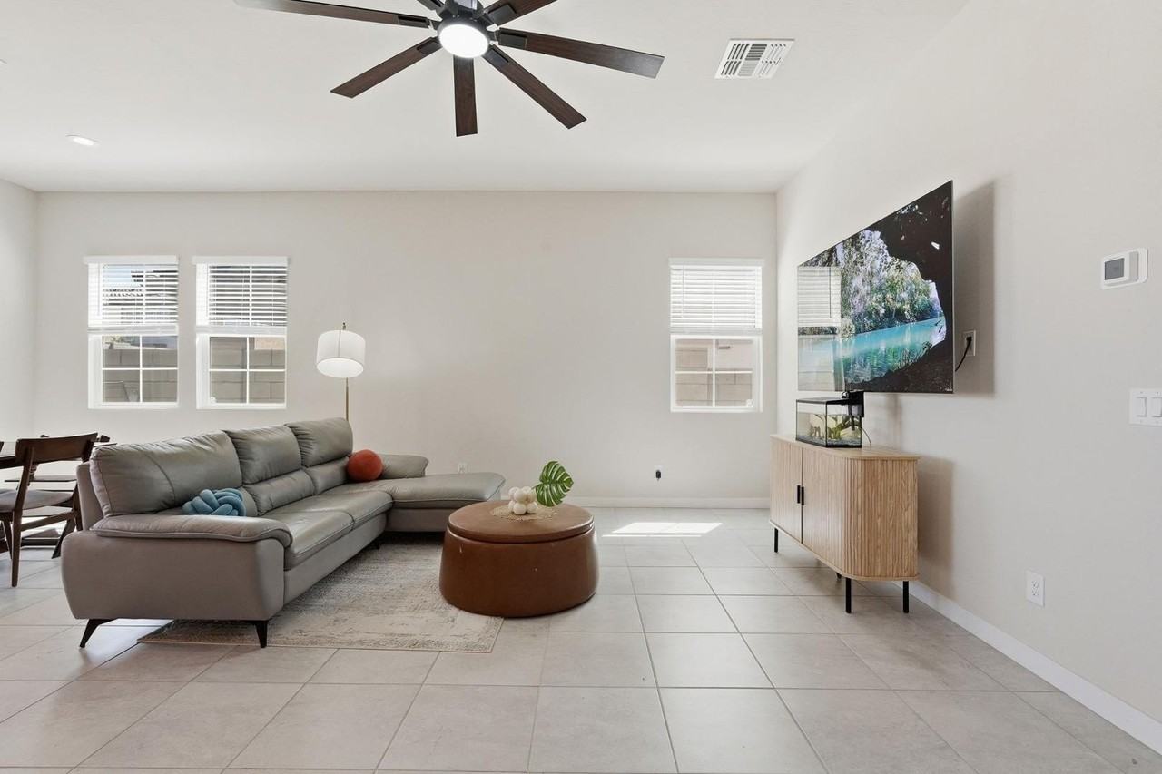 1521 S Senate St - Photo 5 of 42