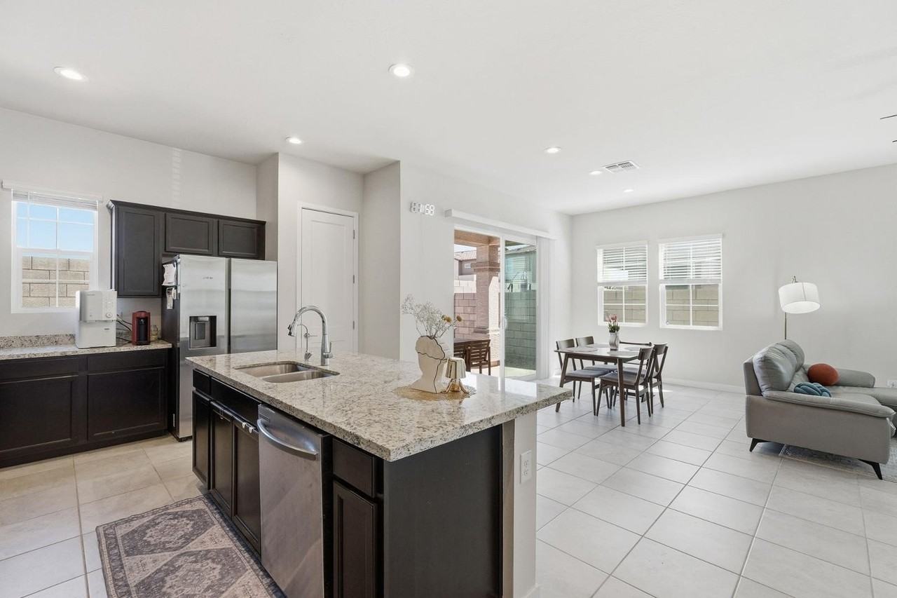 1521 S Senate St - Photo 6 of 42