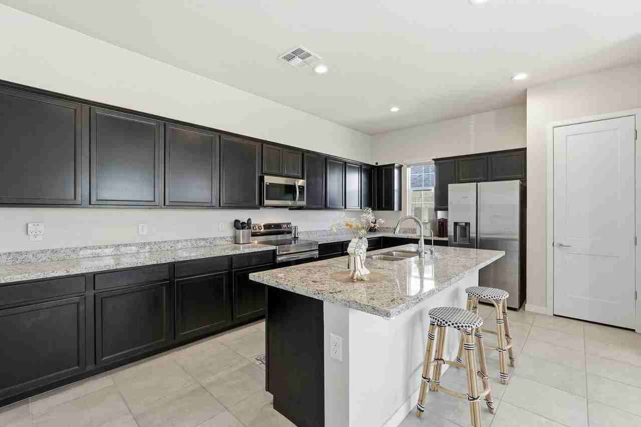 1521 S Senate St - Photo 7 of 42