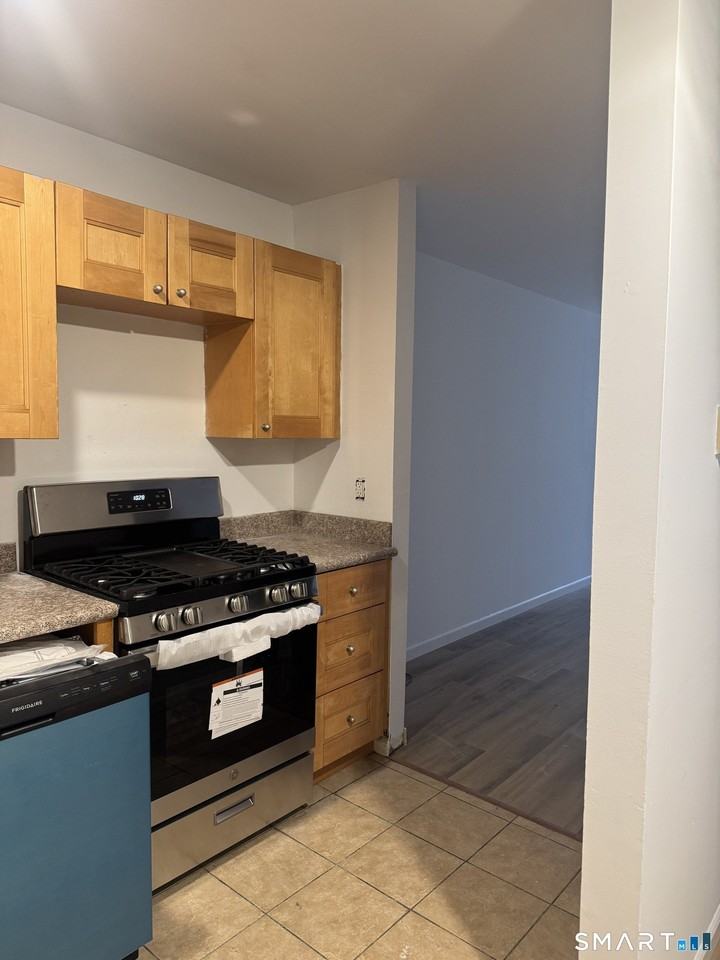 15 Greenwich Ave Unit 9 - Photo 2 of 9