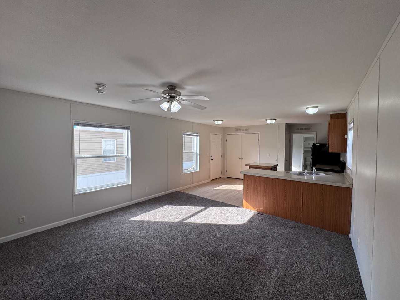 1015 27th St Se - Photo 2 of 10