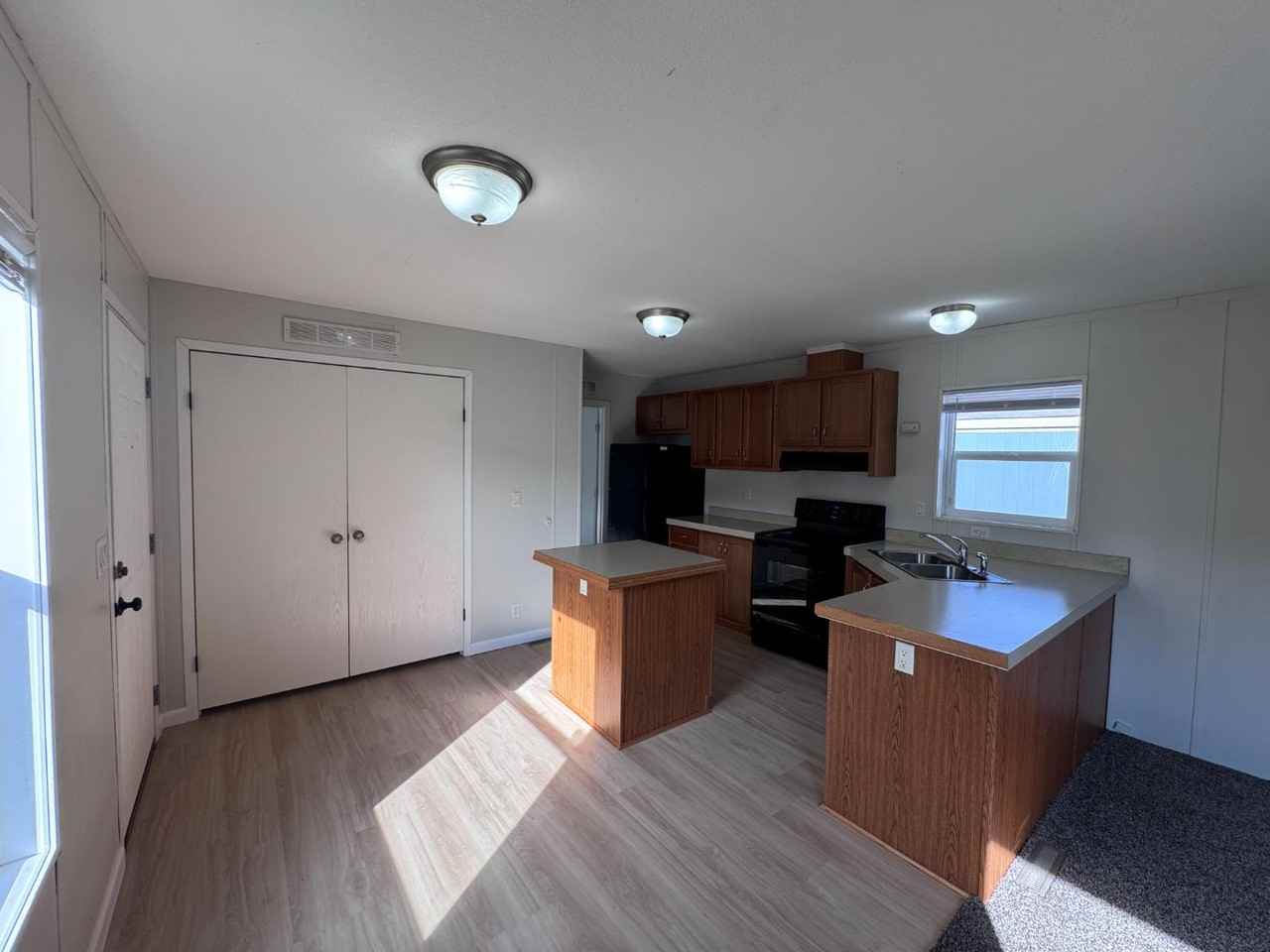 1015 27th St Se - Photo 4 of 10