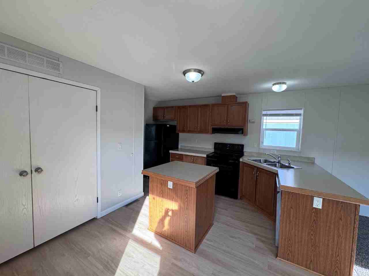 1015 27th St Se - Photo 5 of 10