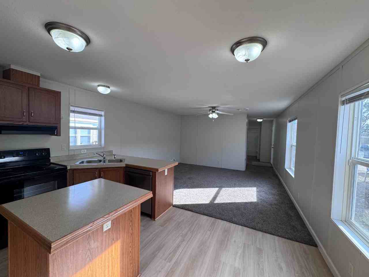 1015 27th St Se - Photo 7 of 10