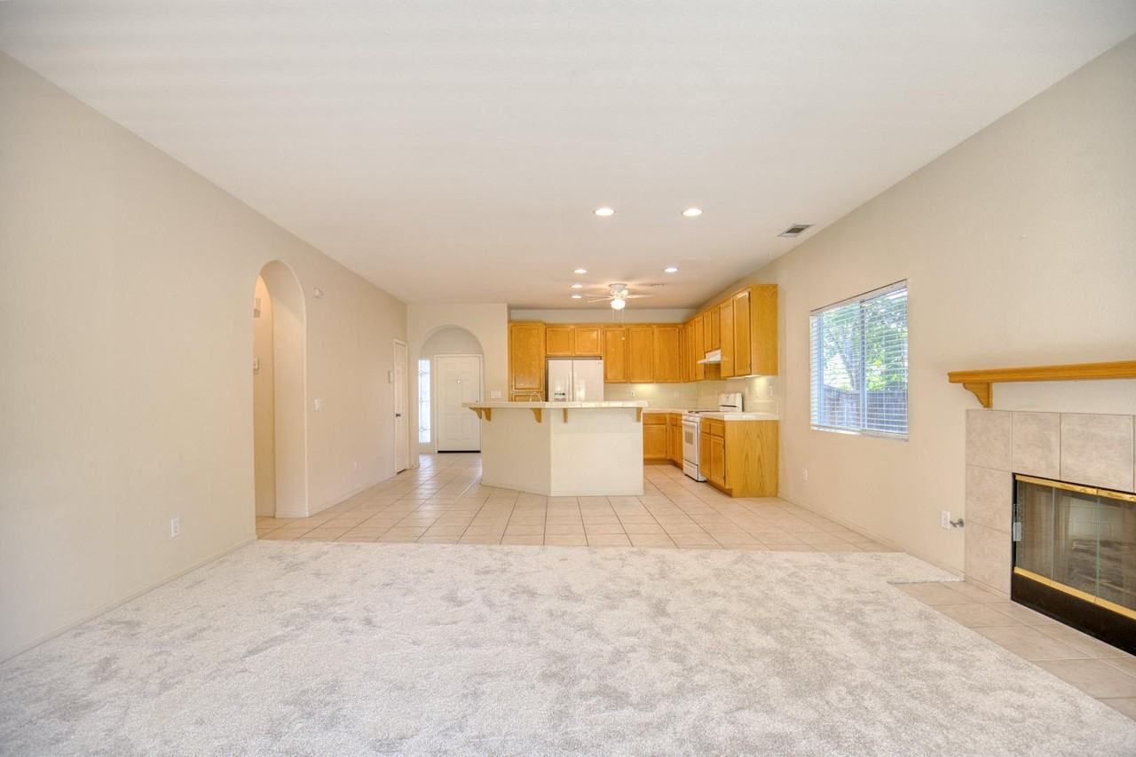 32576 Guevara Dr - Photo 4 of 20