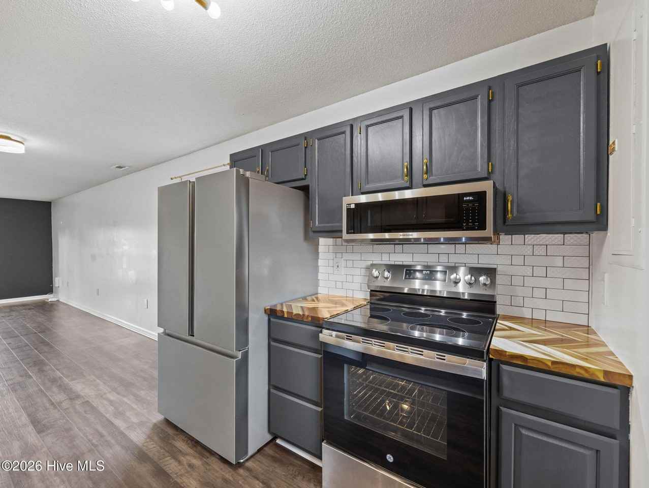 92 Shoreline Dr - Photo 4 of 23