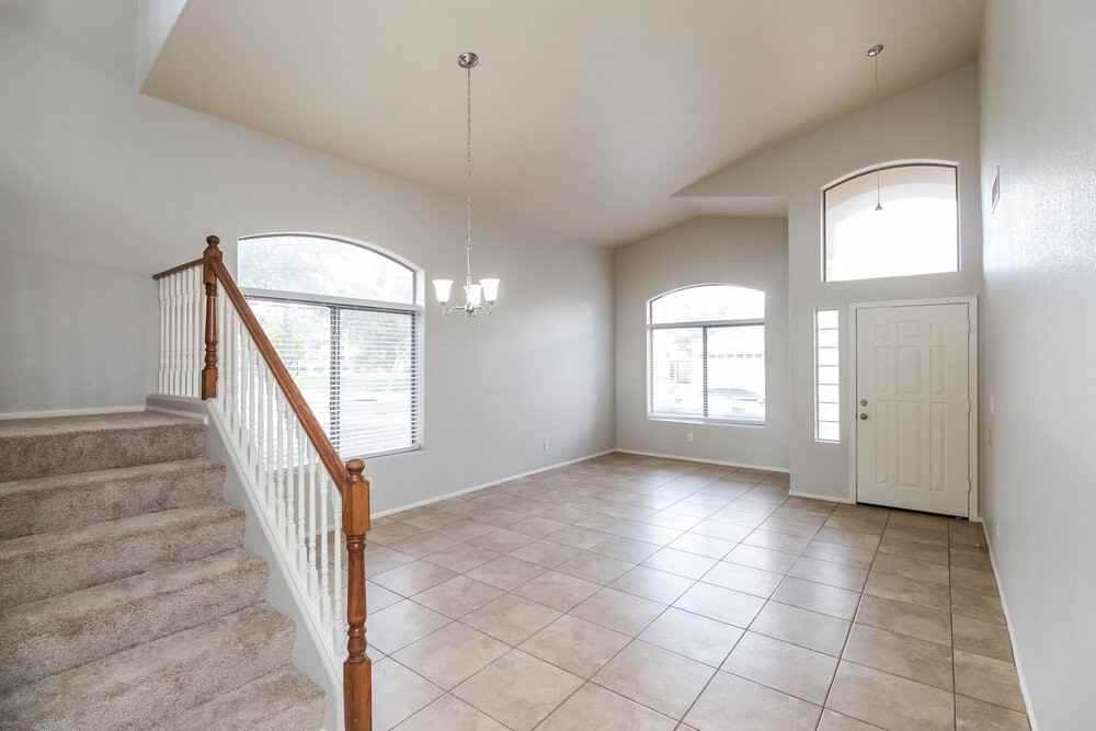 5023 W Ardmore Rd - Photo 4 of 16