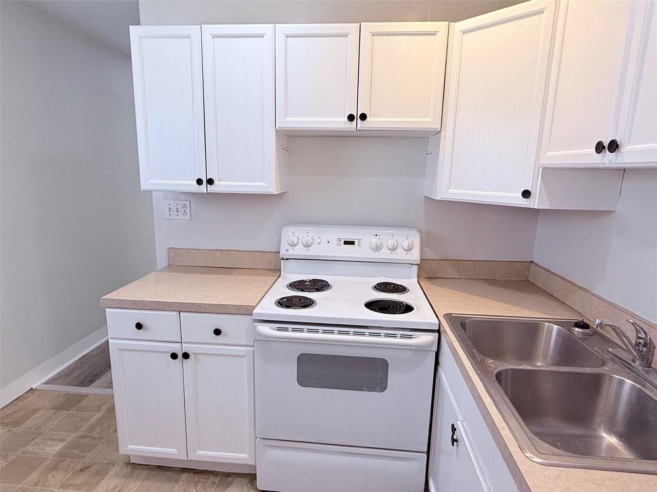 1544 77th Ave N - Photo 5 of 26