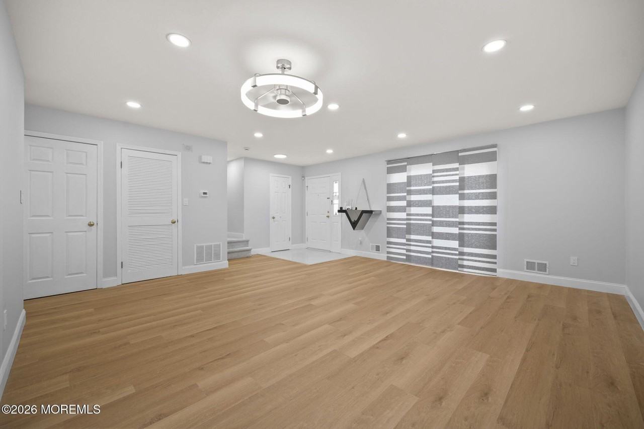 1115 Roseberry Ct - Photo 5 of 32