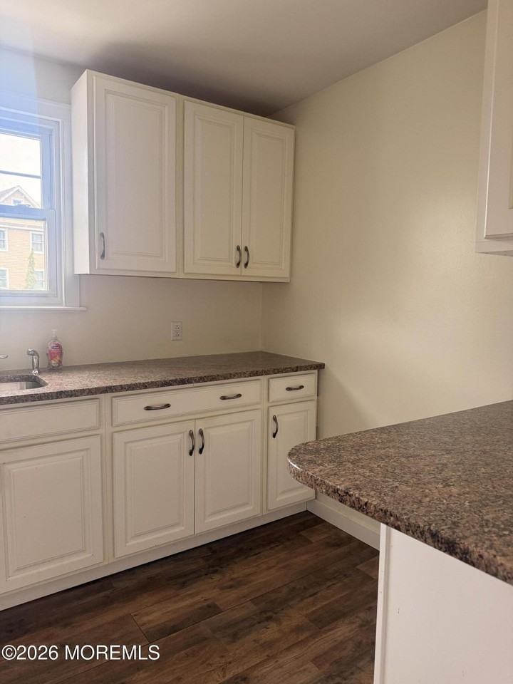 53 Little Silver Pkwy - Photo 4 of 13