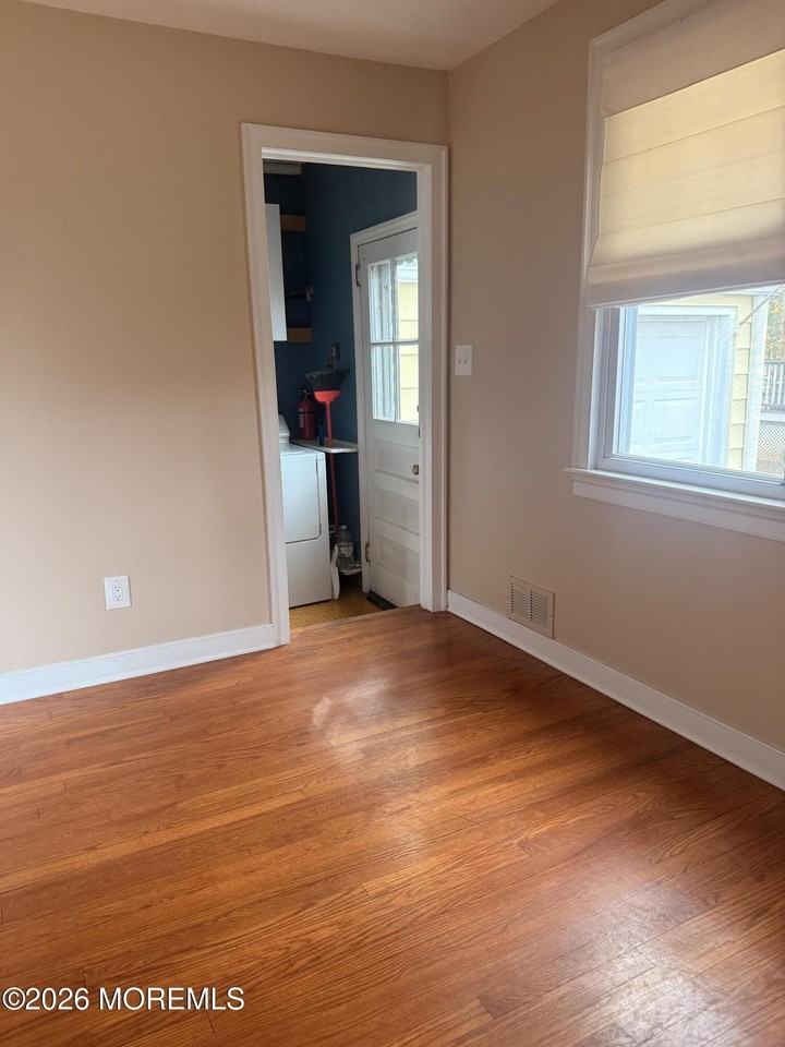 53 Little Silver Pkwy - Photo 7 of 13