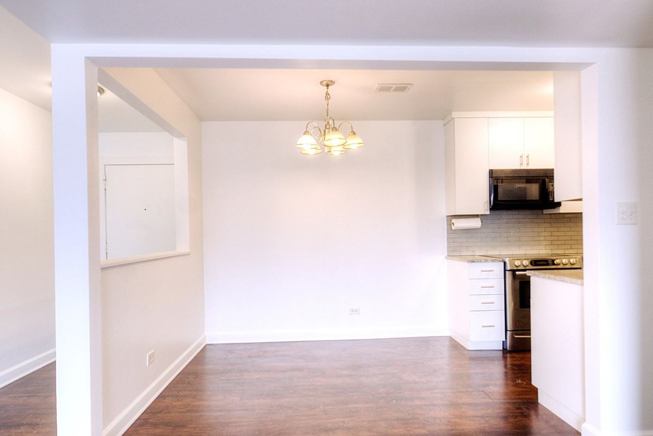 6101 W 94th St Apt C7 - Photo 3 of 16