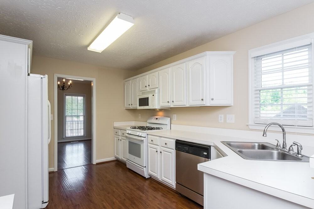 39 Crestview Dr - Photo 6 of 16