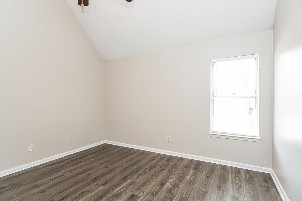 1886 Towson Ln - Photo 5 of 13