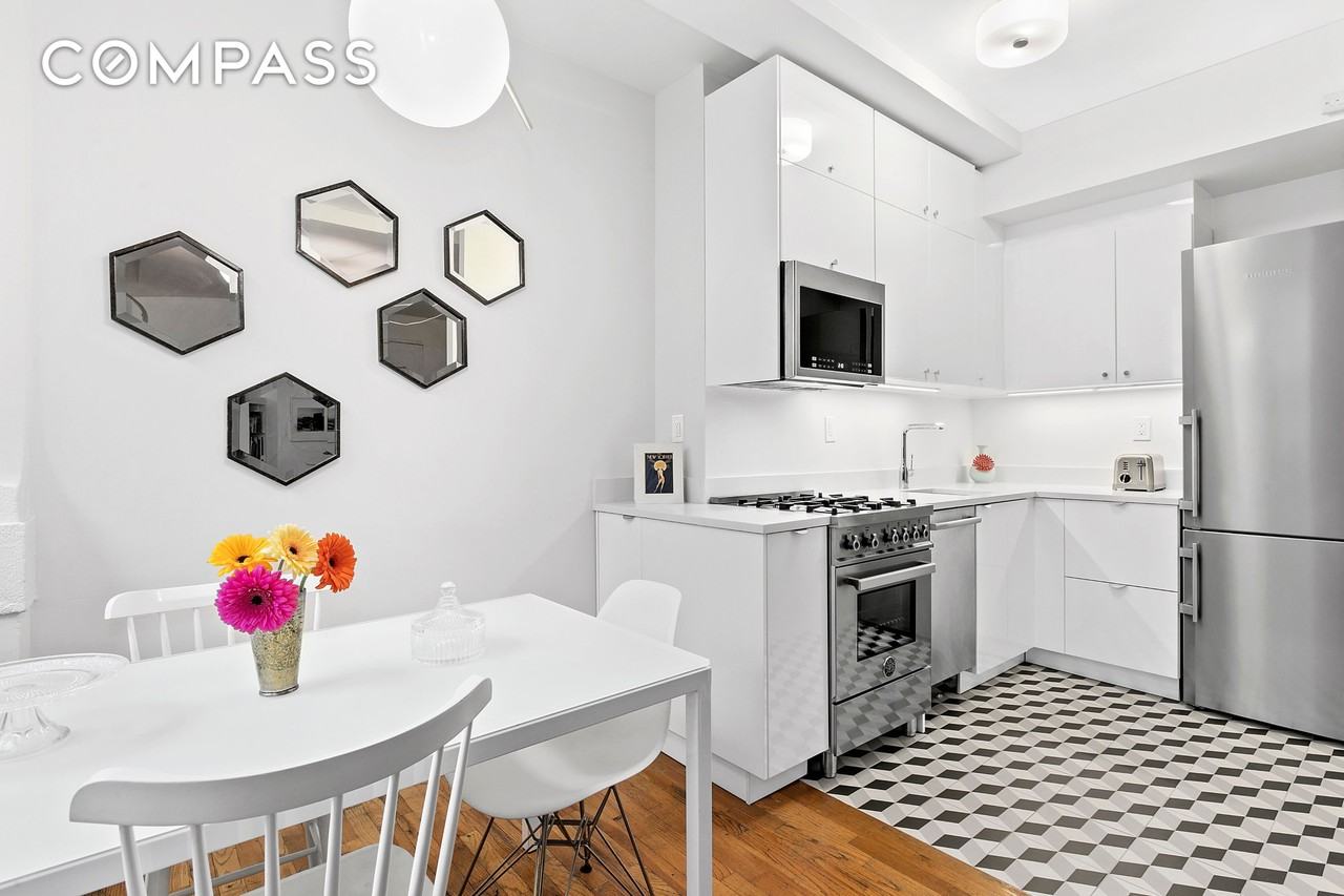 4 Lexington Ave #8F - Photo 3 of 6