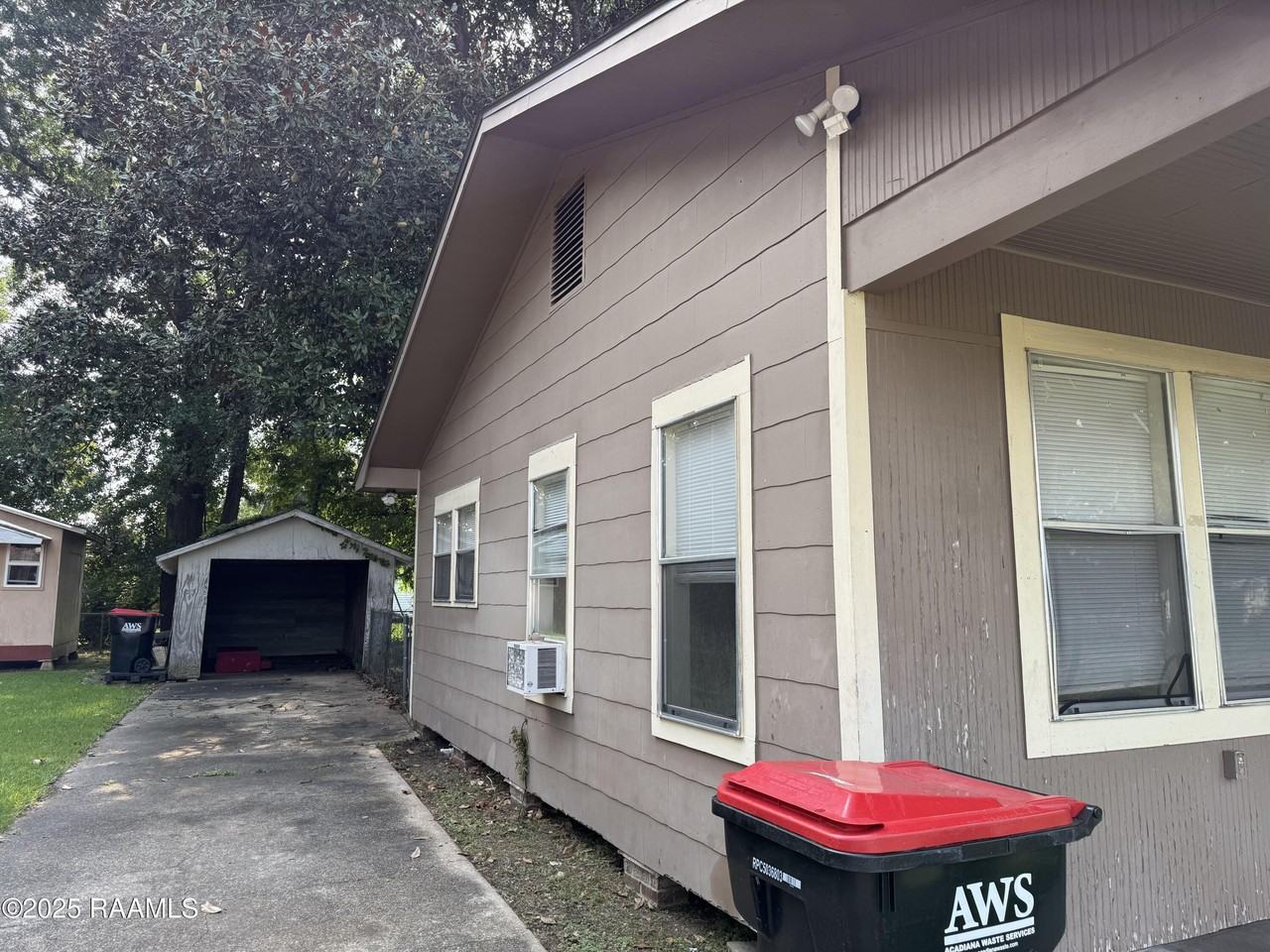 810 Irene St - Photo 3 of 16