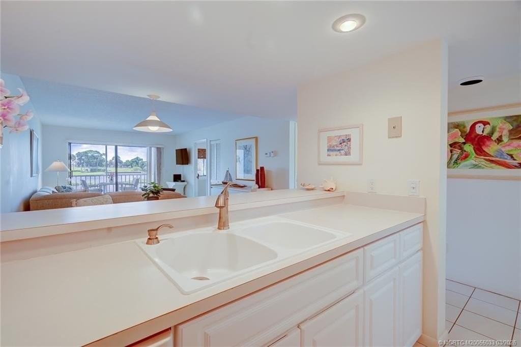 5593 Ne Gulfstream Way - Photo 6 of 39