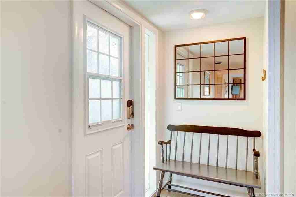5553 Ne Gulfstream Way - Photo 5 of 50