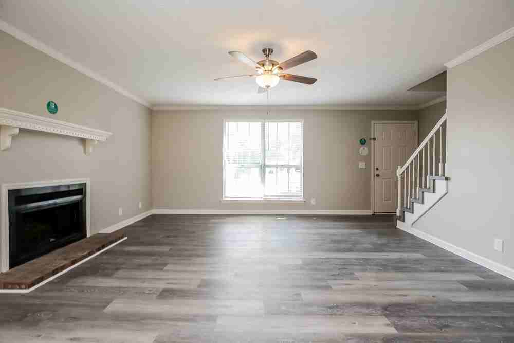 209 Lexington Dr - Photo 4 of 17