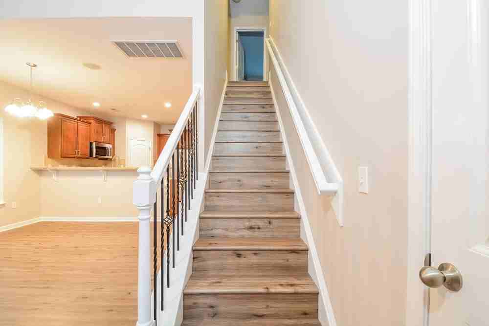 229 Breezemont Dr - Photo 4 of 17