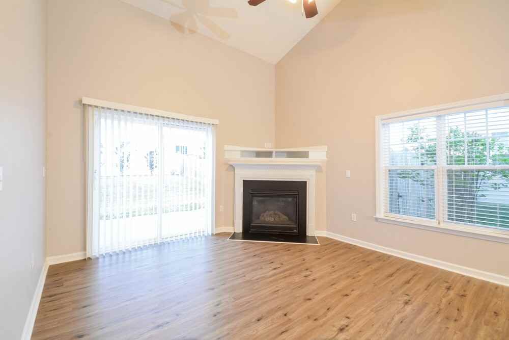 229 Breezemont Dr - Photo 5 of 17